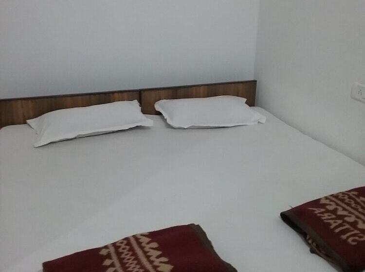 חדר סטנדרט, Teerth Guest House