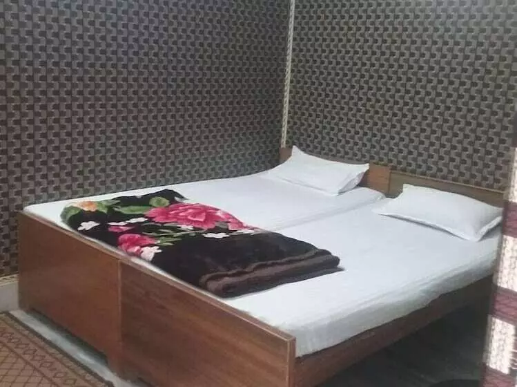 デラックスルーム, Teerth Guest House