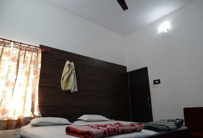 חדר דלוקס, Teerth Guest House