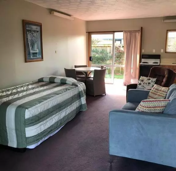 Huoneisto 1 Makuuhuone Pohjakerros, Lilybrook Motel