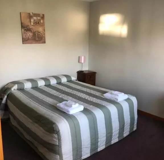 Huoneisto 1 Makuuhuone Pohjakerros, Lilybrook Motel