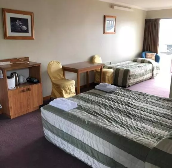 Standard-studio, Lilybrook Motel