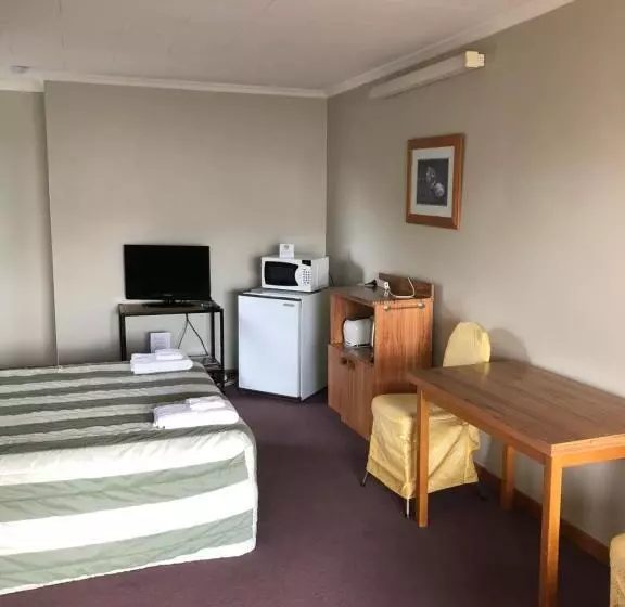 Standard-studio, Lilybrook Motel