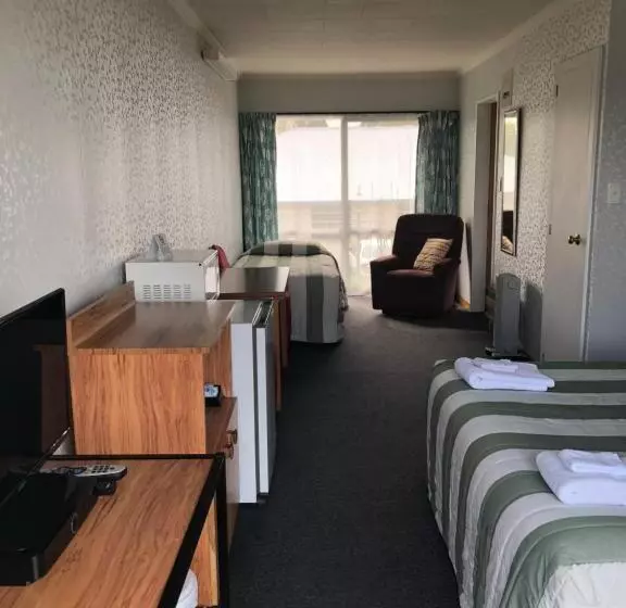 Standard-studio, Lilybrook Motel