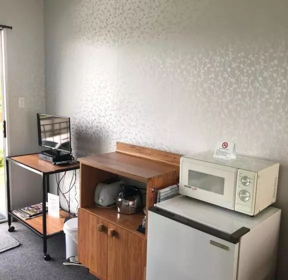 Standard-studio, Lilybrook Motel