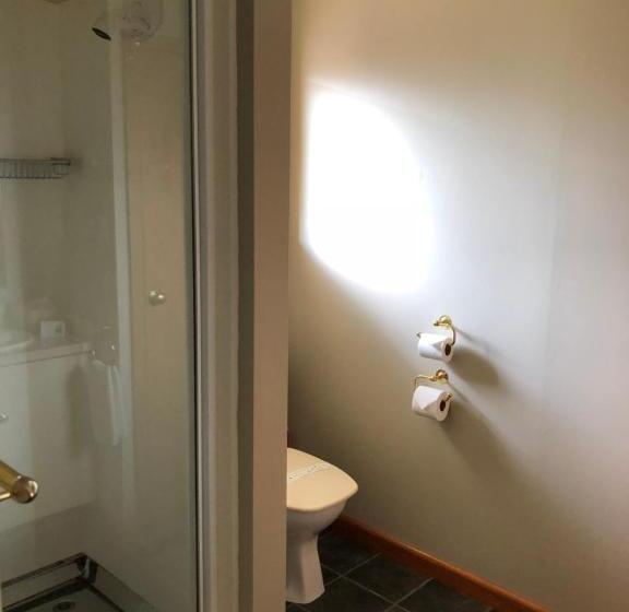 شقة غرفة واحدة, Lilybrook Motel