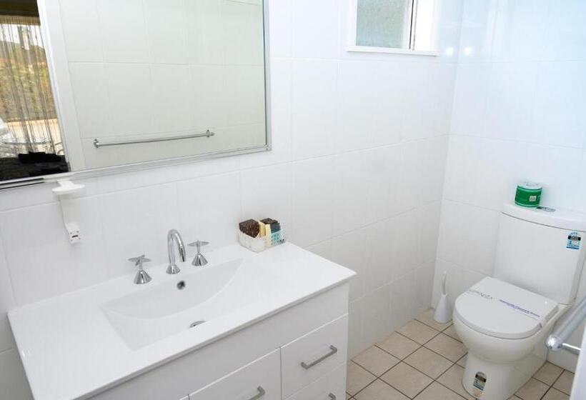 חדר משפחתי, Lithgow Motor Inn