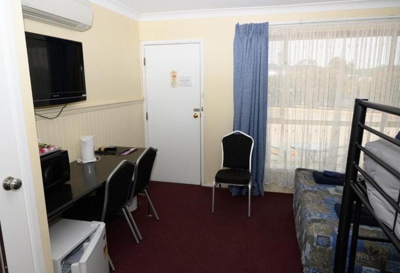 패밀리 룸, Lithgow Motor Inn