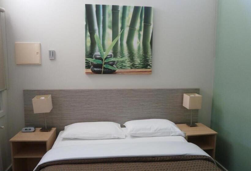 スタンダードスタジオ, Sovereign Views Apartments