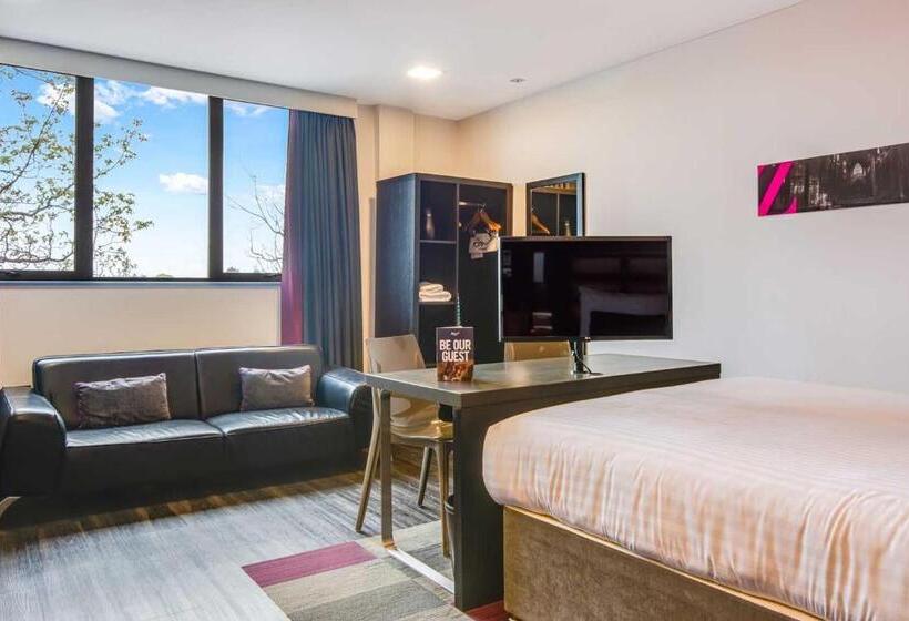 إستوديو قياسى, Roomzzz Chester City