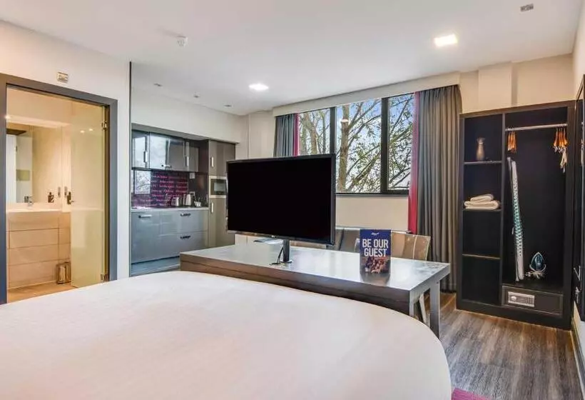 スタンダードスタジオ, Roomzzz Chester City