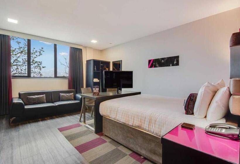 إستوديو قياسى, Roomzzz Chester City