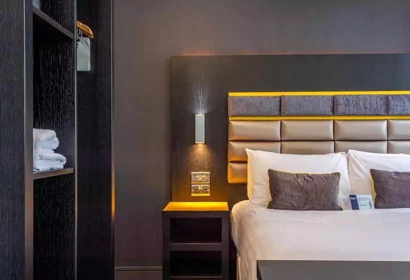 スーペリアスタジオ, Roomzzz Chester City