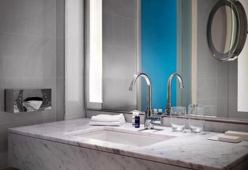 اتاق استاندارد با تخت بزرگ, Baku Marriott Hotel Boulevard