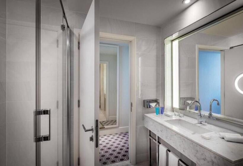 اتاق لوکس با تخت بزرگ, Baku Marriott Hotel Boulevard