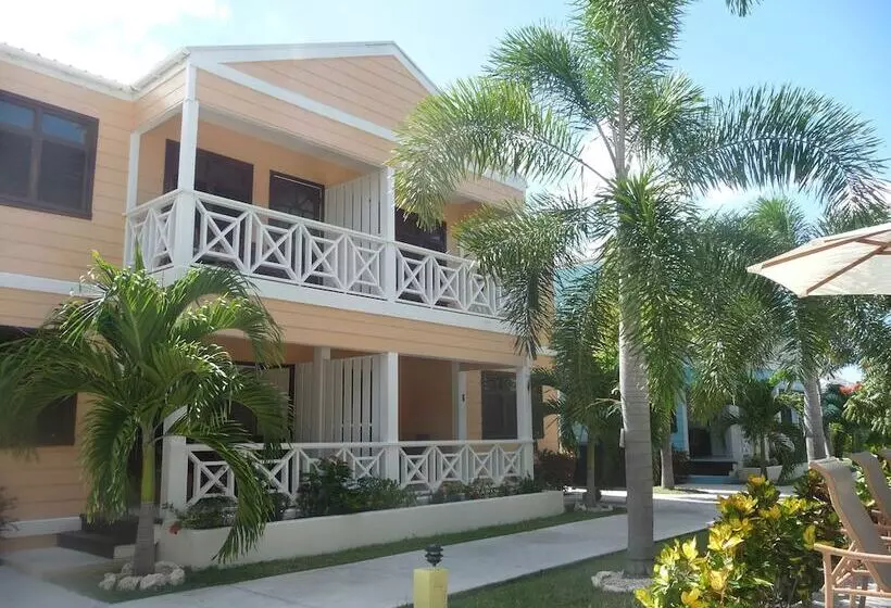 سوییت با چشم‌انداز استخر, Buccaneer Beach Club