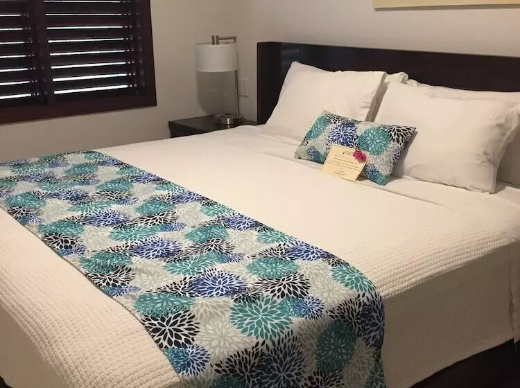 سوییت با چشم‌انداز استخر, Buccaneer Beach Club
