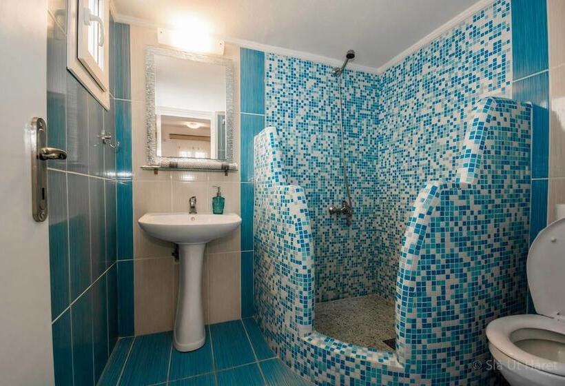 Studio Standard, Honeymoon Beach Studios