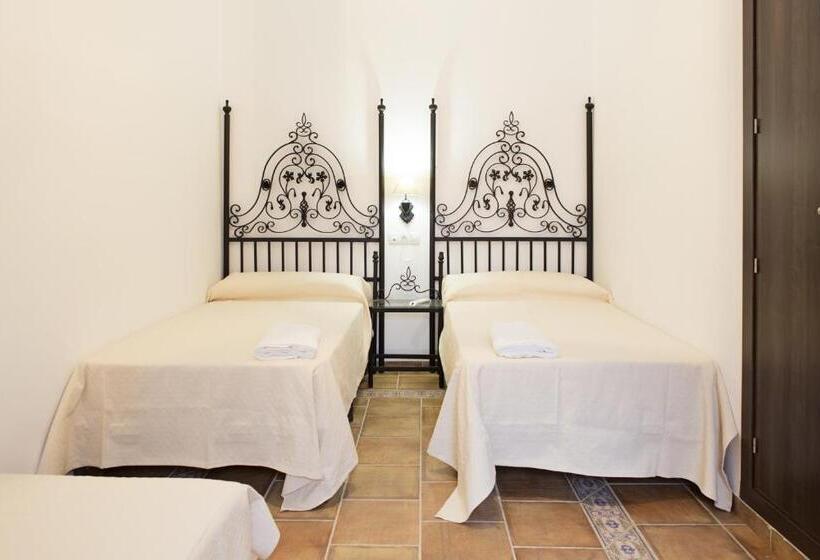 اتاق استاندارد سه نفره, Hostal Palacio Del Corregidor