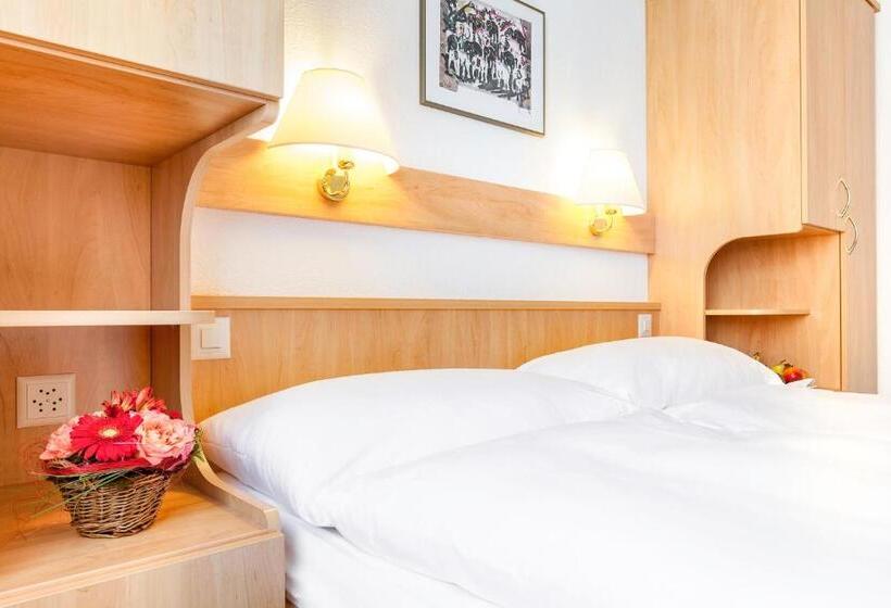 غرفة قياسية, Bunda Davos