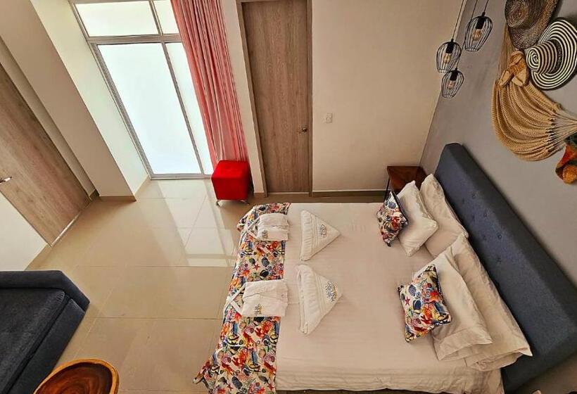 سوئیت با بالکن, Carolina Del Mar