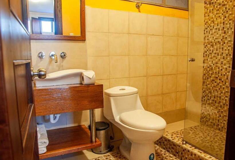 غرفة قياسية ثلاثية, Casa De Las Rosas