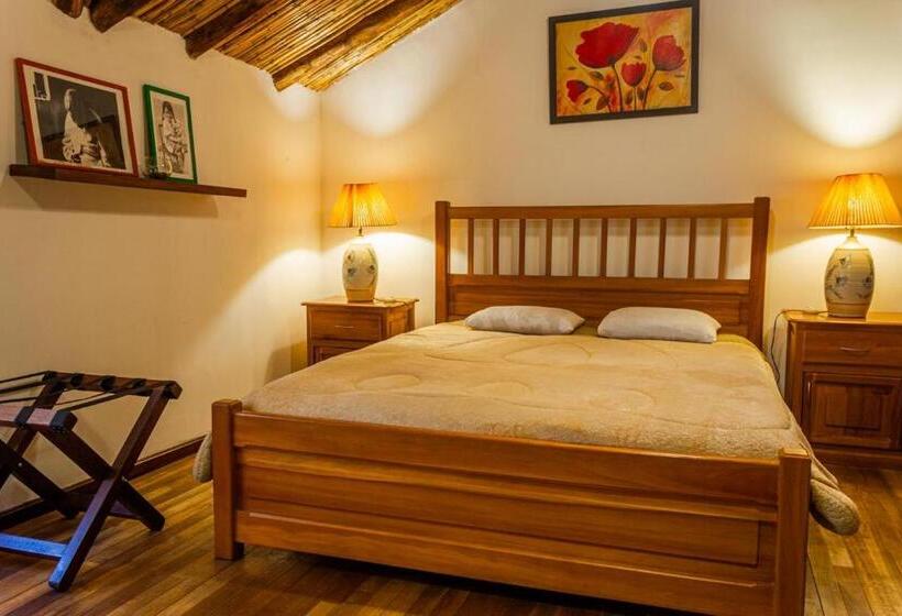 غرفة عائلية, Casa De Las Rosas