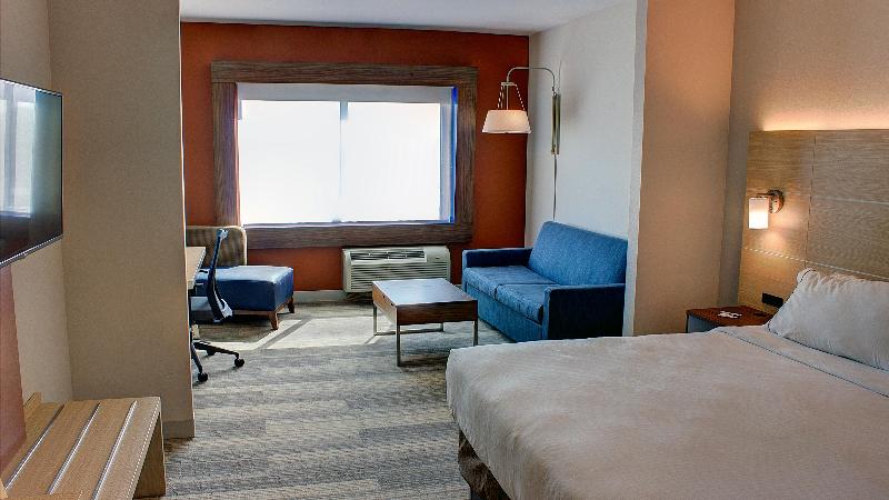 جناح إدارى, Holiday Inn Express Spencer, An Ihg