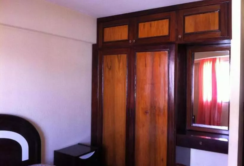 اتاق استاندارد سه نفره, La Joya