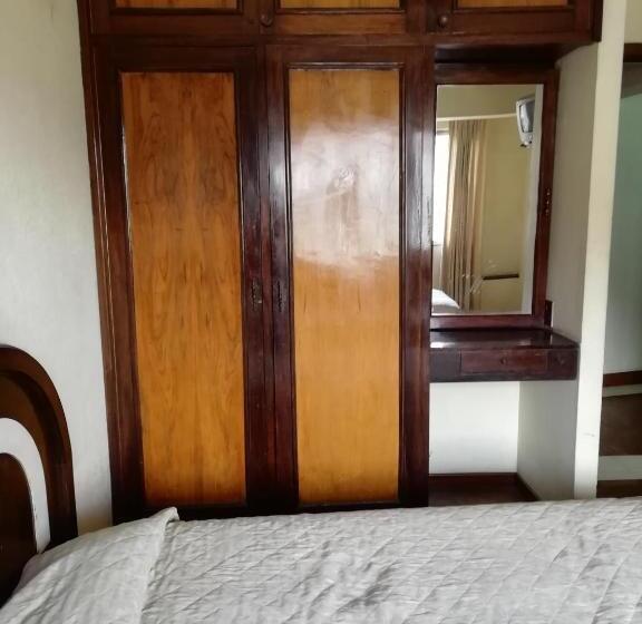 اتاق استاندارد یک تخته با سرویس بهداشتی مشترک, La Joya