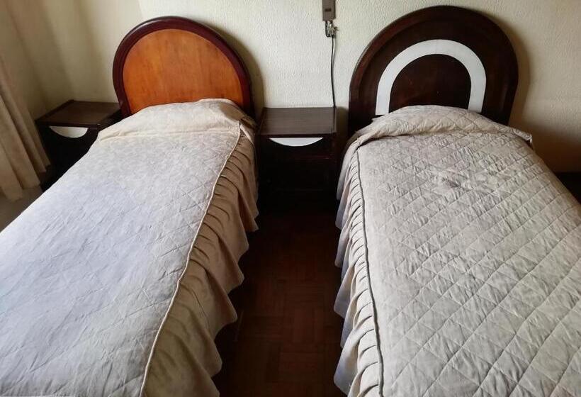 اتاق استاندارد با سرویس بهداشتی مشترک, La Joya