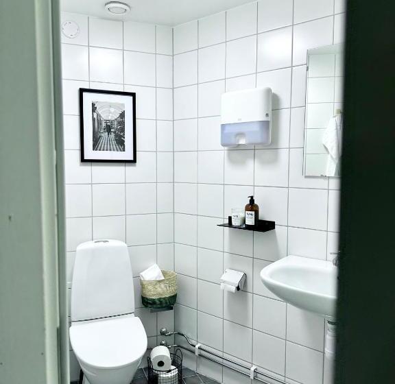 经济四人间 - 带共用浴室, Linnéplatsens Hotell & Vandrarhem