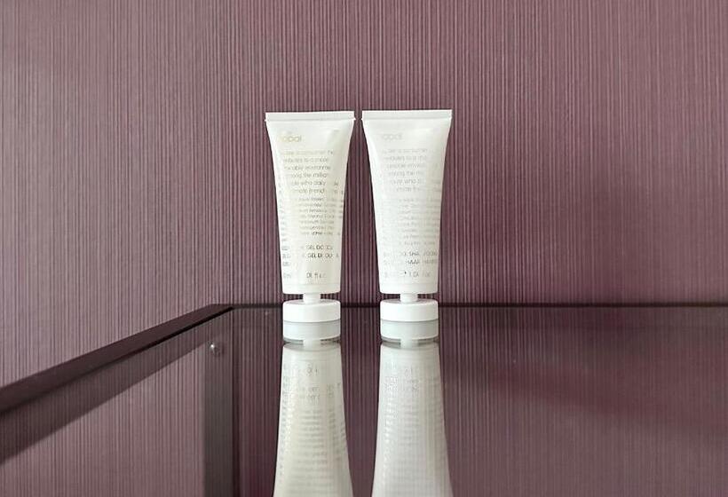 标准四人间共用浴室, Linnéplatsens Hotell & Vandrarhem