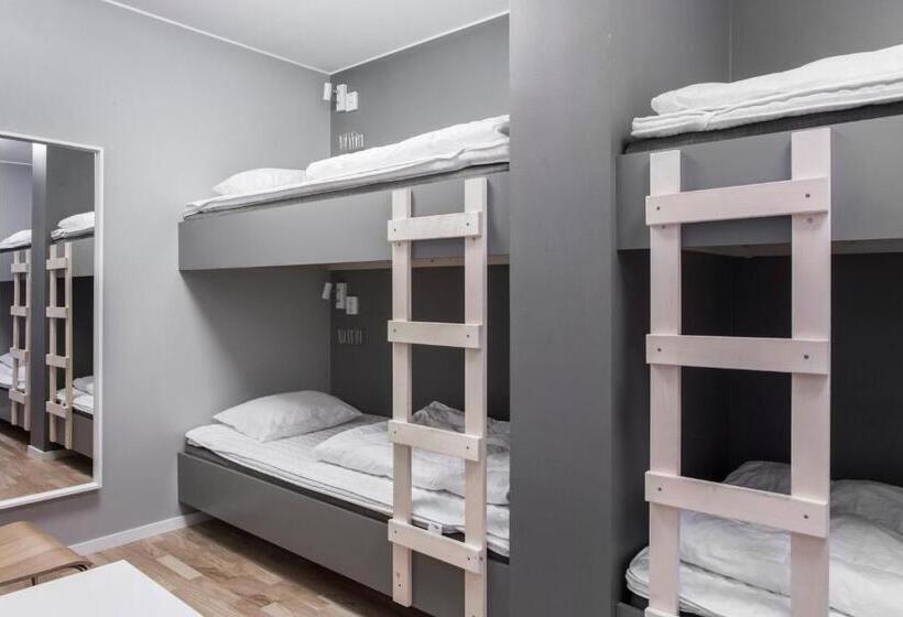 Четырехместный номер эконом класса с общей ванной комнатой, Linnéplatsens Hotell & Vandrarhem