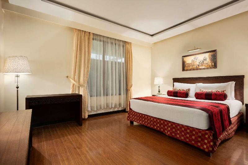 اتاق استاندارد با تخت بزرگ, Ramada By Wyndham Islamabad