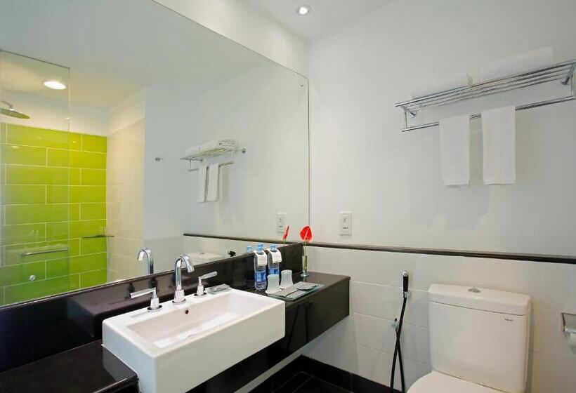 חדר דחוקס עם מיטת קינג, Santika Cikarang