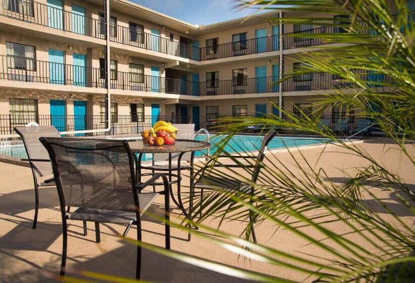 Номер Deluxe Кровать Кинг, Seasons Florida Resort