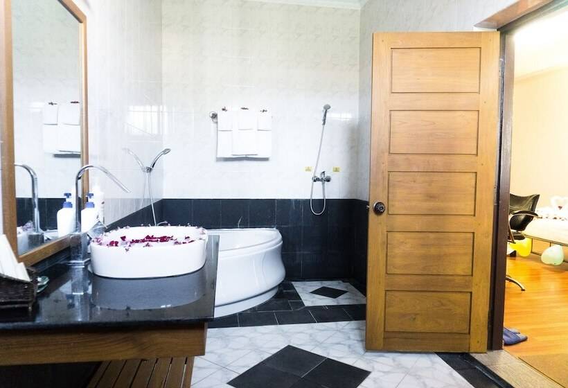 سوییت, Westay @ The Grand Nyaung Shwe, Inle Lake