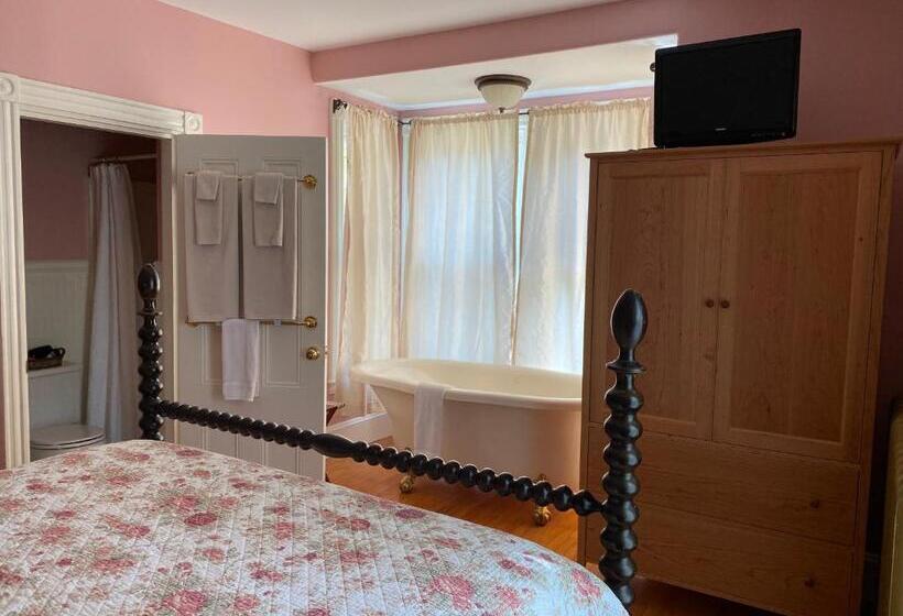 غرفة قياسية مزوَّدة بجاكوزي, James Place Inn Bed And Breakfast