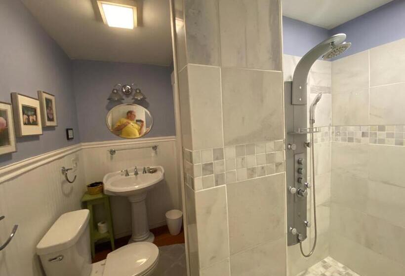 جناح سرير كينج, James Place Inn Bed And Breakfast