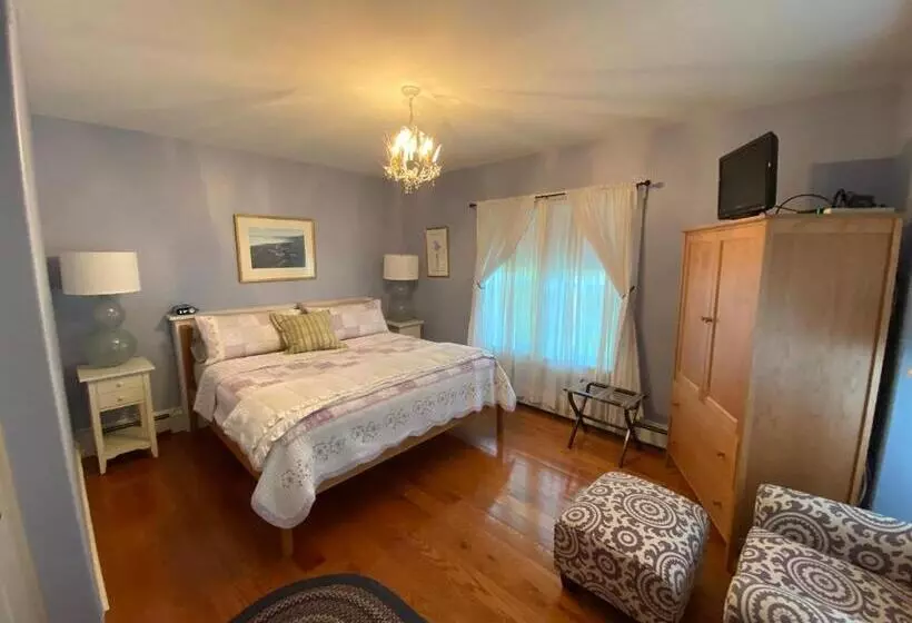 Suite King Bed