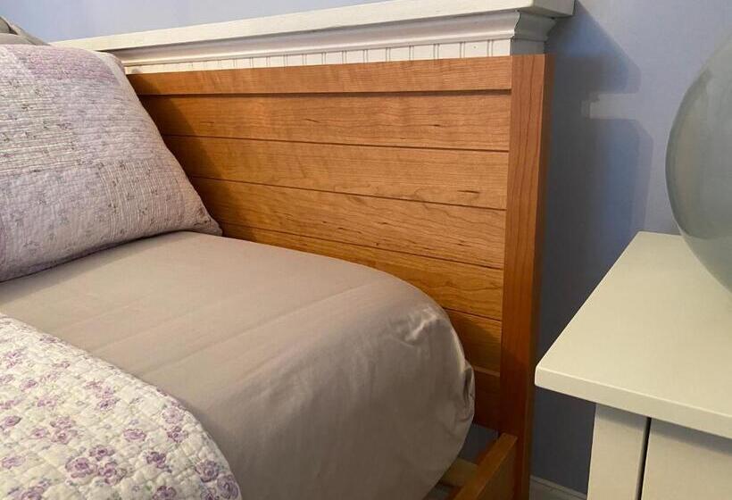 스위트 킹사이즈 침대, James Place Inn Bed And Breakfast