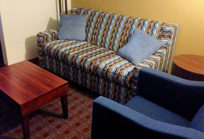 Sviitti King-vuode, Comfort Inn & Suites Brattleboro I 91