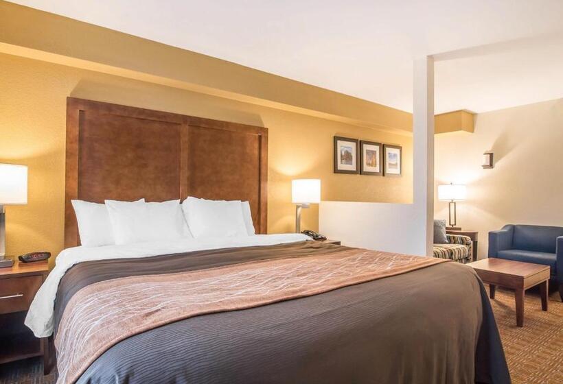带大床的套房, Comfort Inn & Suites Brattleboro I 91