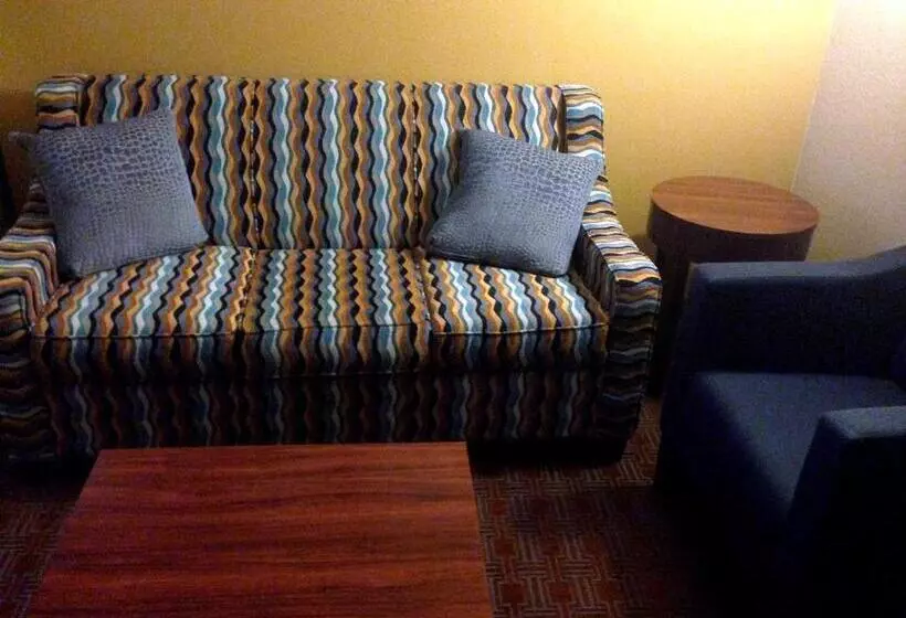 Sviitti King-vuode, Comfort Inn & Suites Brattleboro I 91