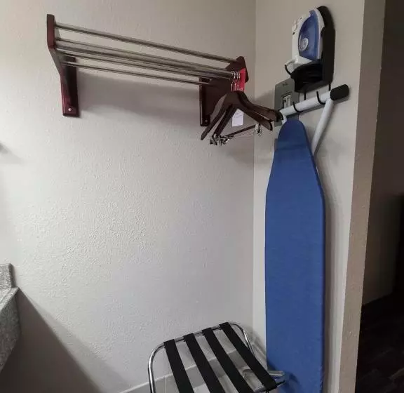 キングサイズベッドのスタンダードルーム, Homestay Inn & Suites