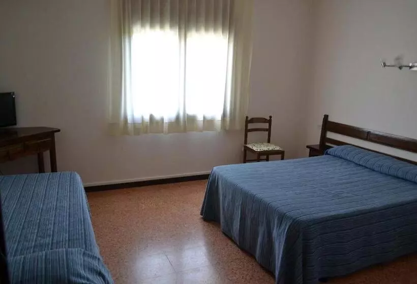 اتاق استاندارد سه نفره, Hostal L´esplai