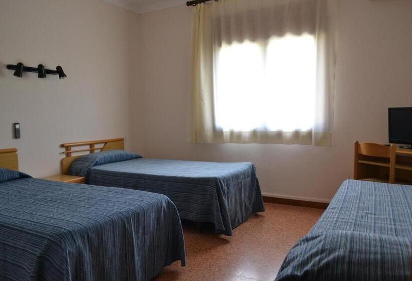 Номер Стандарт Трехместный, Hostal L´esplai