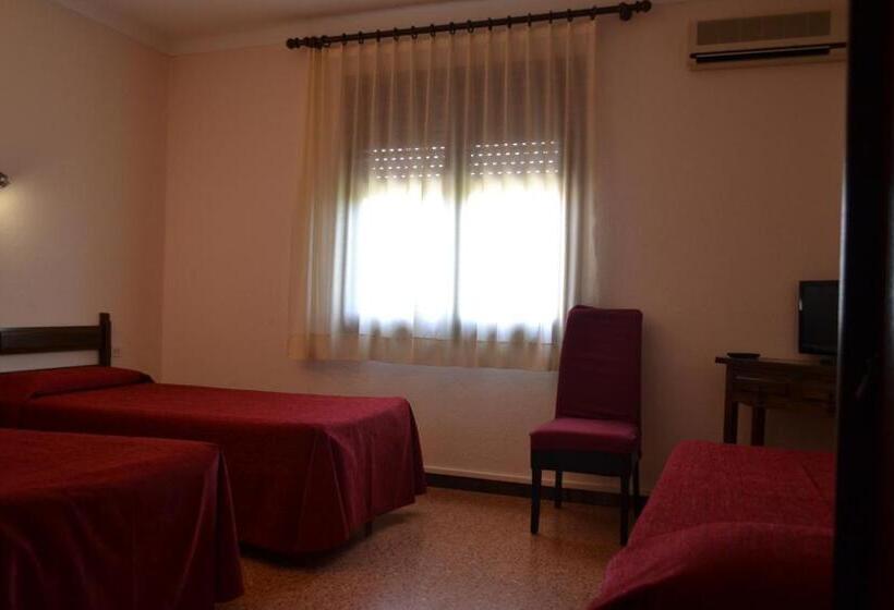 Номер Стандарт Трехместный, Hostal L´esplai