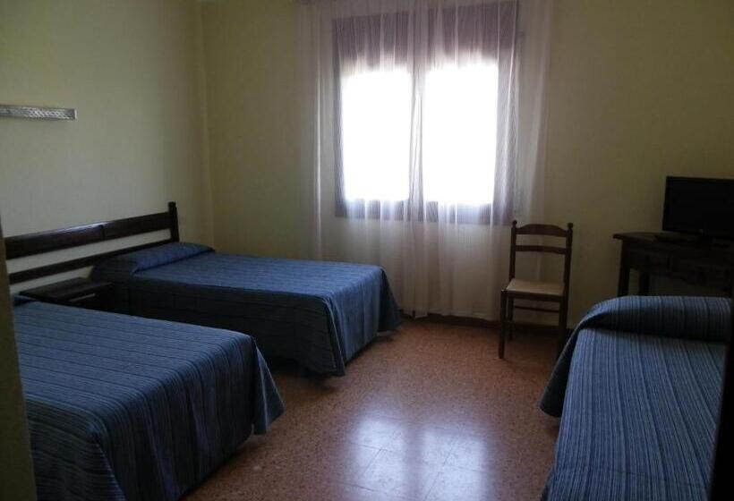 标准三人间, Hostal L´esplai